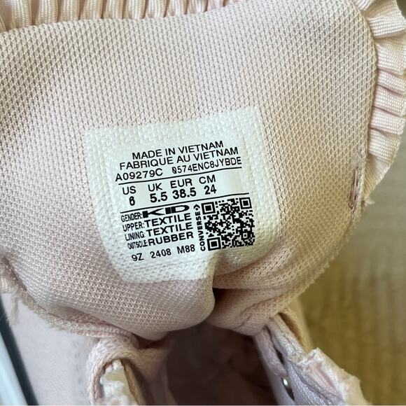 NEW Size 6Y Womens 7.5 Converse Chuck Taylor Lugged Lift High Pink Ruffle Shoe - Picture 9 of 10